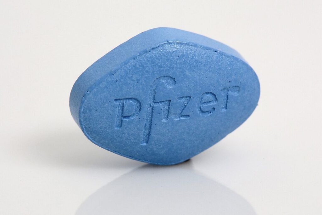 Comprimé bleu en losange gravé Pfizer